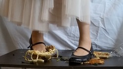3-3 Mix udon and croquette with strap shoes